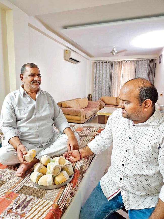 Mahavir Prasad with his son Manoj Sharma. (Photo: Manvi Singh/HT) Mahavir Prasad with his son Manoj Sharma. (Photo: Manvi Singh/HT)