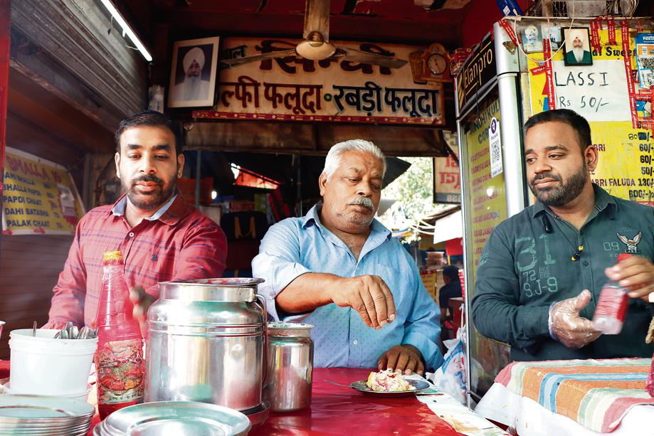 Hanish Kumar, Devi Das and Rajesh Kumar whip up their famed kulfi falooda. (Photo: Dhruv Sethi/HT) Hanish Kumar, Devi Das and Rajesh Kumar whip up their famed kulfi falooda. (Photo: Dhruv Sethi/HT)