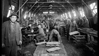 140,000 Chinese labourers (as a part of the British Army, the Chinese Labour Corps) served for both British and French forces in World War 1. ‘The Last Front’, the novel within Yellowface, is about the ill-treatment of those labourers. (Chatham House via Wikimedia Commons)