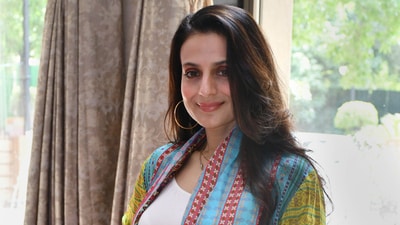 A case of fraud and cheque bounce was filed against Ameesha Patel. A case of fraud and cheque bounce was filed against Ameesha Patel.
