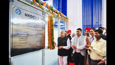 Chandigarh administrator Banwarilal Purohit during the inauguration of a state-of-the-art good manufacturing practice facility at CSIR-Institute of Microbial Technology, Chandigarh. (HT Photo)