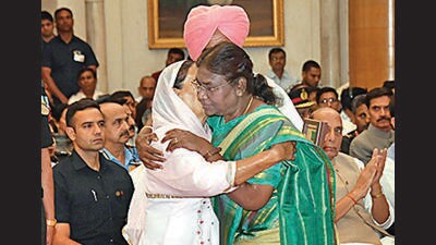 In ceremonies to honour deceased soldiers, Murmu makes it a point to hug their wives or mothers. In ceremonies to honour deceased soldiers, Murmu makes it a point to hug their wives or mothers.