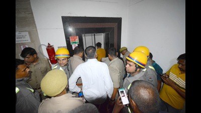 Joint team of fire department and Police team of Hazratganj police rescuing the 12 students trapped inside the lift on Monday evening (HT Photo) Joint team of fire department and Police team of Hazratganj police rescuing the 12 students trapped inside the lift on Monday evening (HT Photo)
