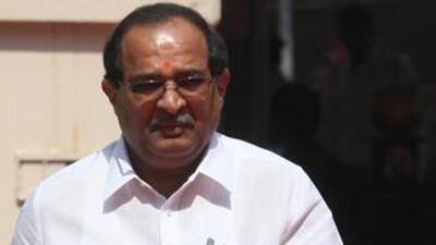 Maharashtra revenue minister Radhakrishna Vikhe Patil suffered a setback on his home turf after the panel he promoted faced defeat during the Ganesh cooperative sugar factory elections. (HT)