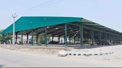 Newly built shed by mandi board lying vacant from past one year in Ludhiana . (Manish/HT) Newly built shed by mandi board lying vacant from past one year in Ludhiana . (Manish/HT)