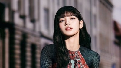 Love is in the air in the K-pop world as BLACKPINK's Lisa and actor Park Bogum were spotted together once again, sparking rumors of a blossoming romance. Love is in the air in the K-pop world as BLACKPINK's Lisa and actor Park Bogum were spotted together once again, sparking rumors of a blossoming romance.