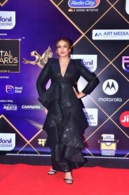 Huma Qureshi exuded glamour in a stunning black sequin gown. (HT photo/VarinderChawla)