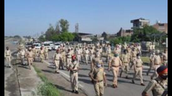 The commissioner of police said that due to the duty performed by the police personnel with full responsibility, diligence and dedication, the celebrations of the New Year by people remained peaceful. (HT File Photo)