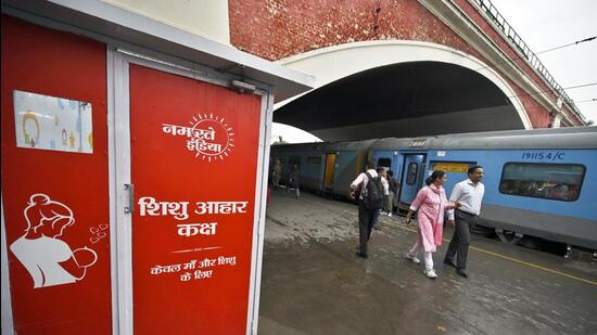 Trains bound for the New Delhi railway station, Anand Vihar station and Old Delhi are likely to see an improvement in their travel times, the official added, wishing not to be named. (Sanjeev Verma/HT Photo)