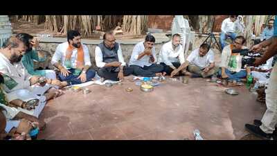 (From left) Former Pune mayor Muralidhar Mohol, BJP state president Chandrashekhar Bawankule and Shivajinagar MLA Siddharth Shirole during tiffing meeting in city on Saturday. (Siddharth Shirole Twitter) (From left) Former Pune mayor Muralidhar Mohol, BJP state president Chandrashekhar Bawankule and Shivajinagar MLA Siddharth Shirole during tiffing meeting in city on Saturday. (Siddharth Shirole Twitter)