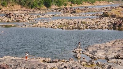 People seen by the Dhasaan river, where the water level has gone down in Ghuwara, Chhatarpur District, Madhya Pradesh, on June 18. Climate experts say that heat waves will continue and India needs to prepare better to deal with their consequences, reported AP. (Rajesh Kumar Singh / AP) People seen by the Dhasaan river, where the water level has gone down in Ghuwara, Chhatarpur District, Madhya Pradesh, on June 18. Climate experts say that heat waves will continue and India needs to prepare better to deal with their consequences, reported AP. (Rajesh Kumar Singh / AP)