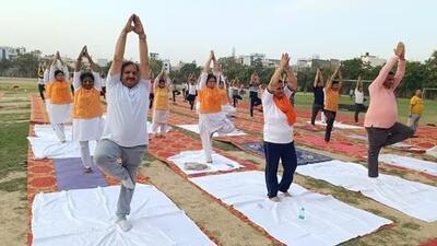 A diverse array of yoga associations and non-governmental organisations will take part in the event which will start at 6 am with the National Anthem. (HT File Photo) A diverse array of yoga associations and non-governmental organisations will take part in the event which will start at 6 am with the National Anthem. (HT File Photo)