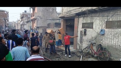 A fire broke out at a clothe manufacturing unit in Lakshmi nagar, Jassian road in Ludhiana on Tuesday. (Manish/Ht)