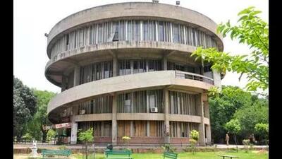 Before entering the exam centre, the complainant had locked four mobile phones in the boot space of her scooter that was parked behind the building. (HT File Photo)
