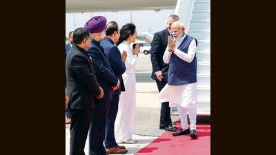 Prime Minister Narendra Modi welcomed by Indian delegates on arrival in New York on Tuesday. (ANI) Prime Minister Narendra Modi welcomed by Indian delegates on arrival in New York on Tuesday. (ANI)