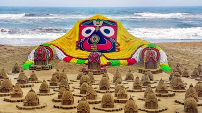 Renowned sand artist Sudarsan Pattnaik made a magnificent sand art on the beach with a special message that read, "On this Rath Yatra, let us pledge to “Say no to single-use Plastic”." (PTI) Renowned sand artist Sudarsan Pattnaik made a magnificent sand art on the beach with a special message that read, "On this Rath Yatra, let us pledge to “Say no to single-use Plastic”." (PTI)