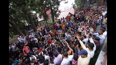 Taxi union members hold protest after the clash between Chudeshwar Taxi Union Sirmaur and Dev Bhumi Taxi Union drivers. (Deepak Sansta/ HT)