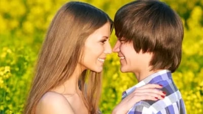 Using cheesy or inappropriate pickup lines: While a lighthearted and clever pickup line can sometimes work, using excessively cheesy or inappropriate lines can come across as insincere or disrespectful. It's better to engage in genuine conversation and show interest in the other person. (Unsplash)