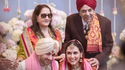 Karan Deol and Drisha Acharya with Dharmendra and his first wife Prakash Kaur.