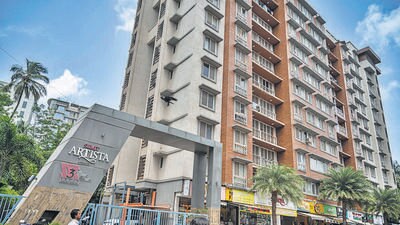 Mumbai, India - June 21, 2023: ED raid on Sujeet Patkars residence at Sumit Artista building, Kalina, Sanracruz in Mumbai, India, on Wednesday, June 21, 2023. (Photo by Satish Bate/ Hindustan Times) (Hindustan Times)
