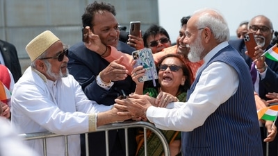 PM Modi in US: People of Indian diaspora cheer as they welcome PM Modi on his arrival in New York. (PTI) PM Modi in US: People of Indian diaspora cheer as they welcome PM Modi on his arrival in New York. (PTI)