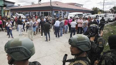 Police guard the entrance to the women’s prison in Tamara, on the outskirts of Tegucigalpa, Honduras, on Tuesday. (AP)