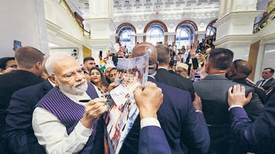 Prime Minister Narendra Modi being welcomed by members of Indian diaspora in New York on Tuesday. (PTI) Prime Minister Narendra Modi being welcomed by members of Indian diaspora in New York on Tuesday. (PTI)