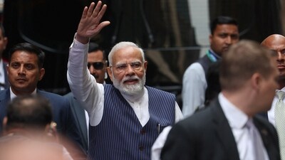 PM Modi in US: Prime minister Narendra Modi waves to supporters as he arrives at the Lotte hotel in New York City, New York.&nbsp; (Reuters)