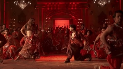 Kiara Advani and Kartik Aaryan in a still from Sun Sajni. Kiara Advani and Kartik Aaryan in a still from Sun Sajni.