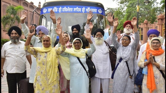 Sikh pilgrims leaving for Pakistan to observe the death anniversary of Maharaja Ranjit Singh, in Amritsar on Wednesday. (Sameer Sehgal /HT)