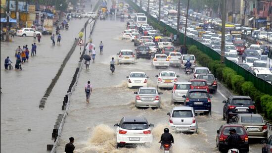 Vehicles wade through a waterlogged road near Narsinghpur village in Gurugram on Wednesday. (Parveen Kumar/ HT Photo)