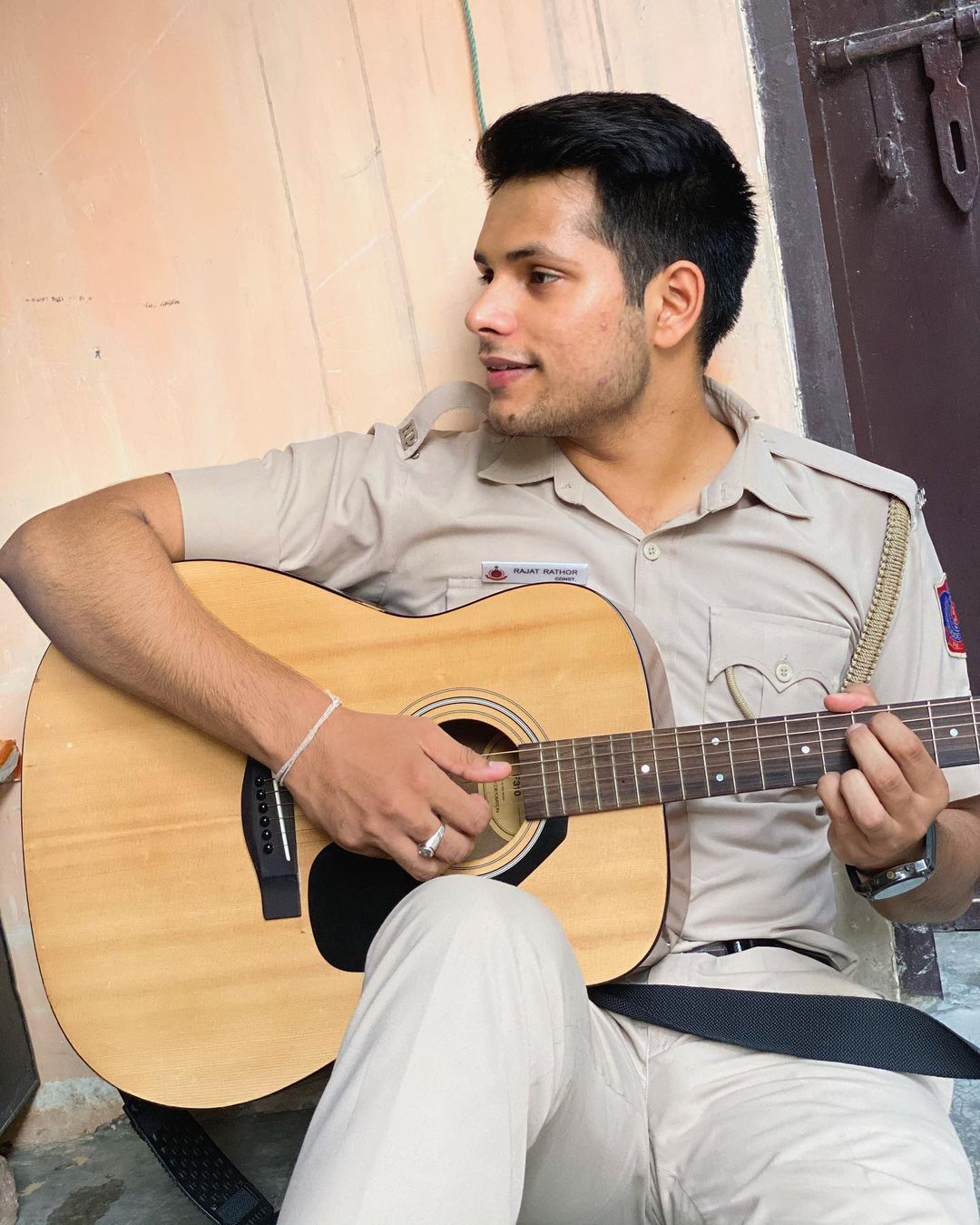 Rajat Rathor, Constable at Fourth Battalion in GTB Nagar, is a social media sensation due to his covers and compositions of Bollywood songs. Rajat Rathor, Constable at Fourth Battalion in GTB Nagar, is a social media sensation due to his covers and compositions of Bollywood songs.