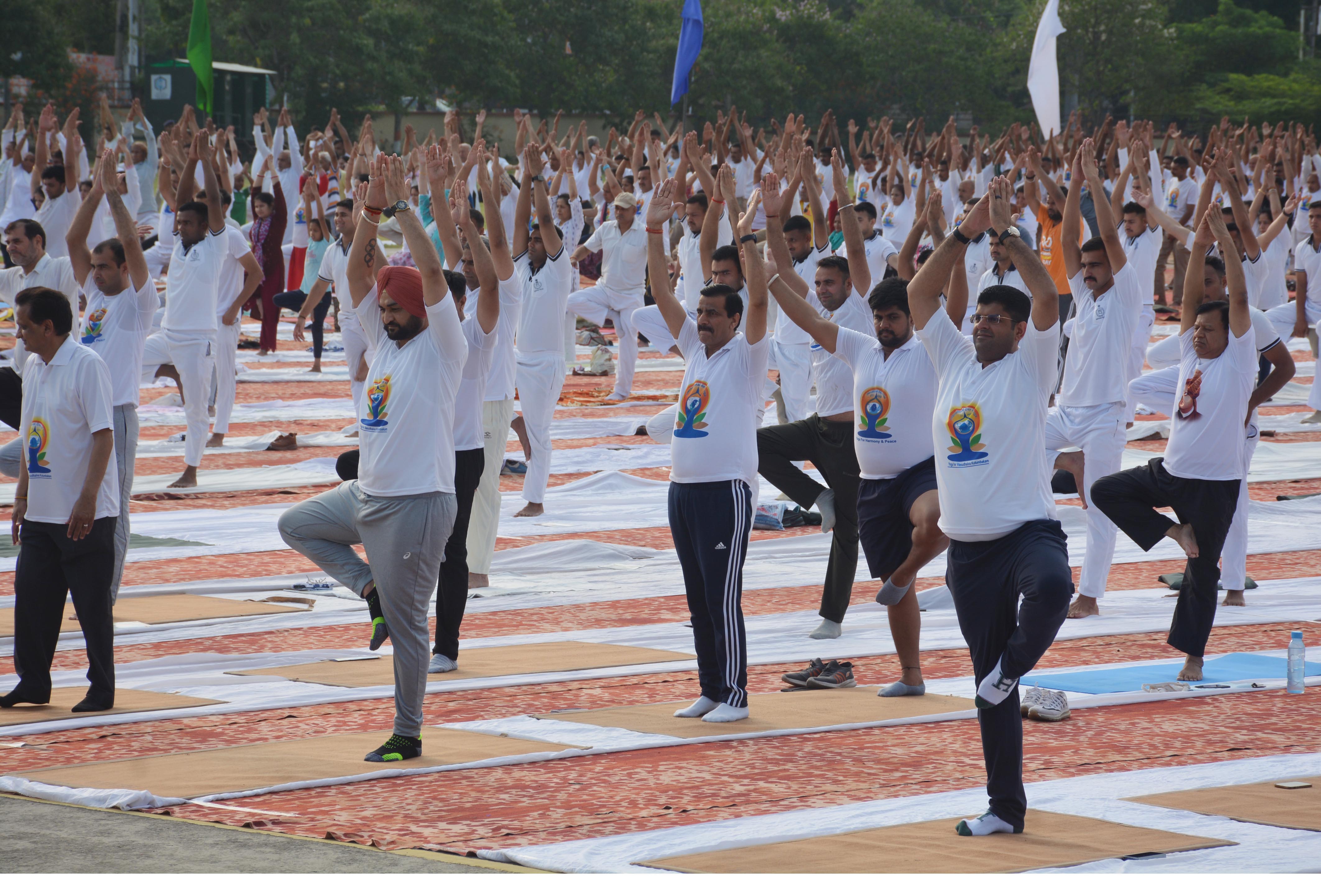 Haryana deputy CM Dushyant Chautala, minister Sandeep Singh and residents performing yoga on the occasion of International Yoga Day at the Parade Ground in Panchkula on Wednesday. (Sant Arora/HT) Haryana deputy CM Dushyant Chautala, minister Sandeep Singh and residents performing yoga on the occasion of International Yoga Day at the Parade Ground in Panchkula on Wednesday. (Sant Arora/HT)