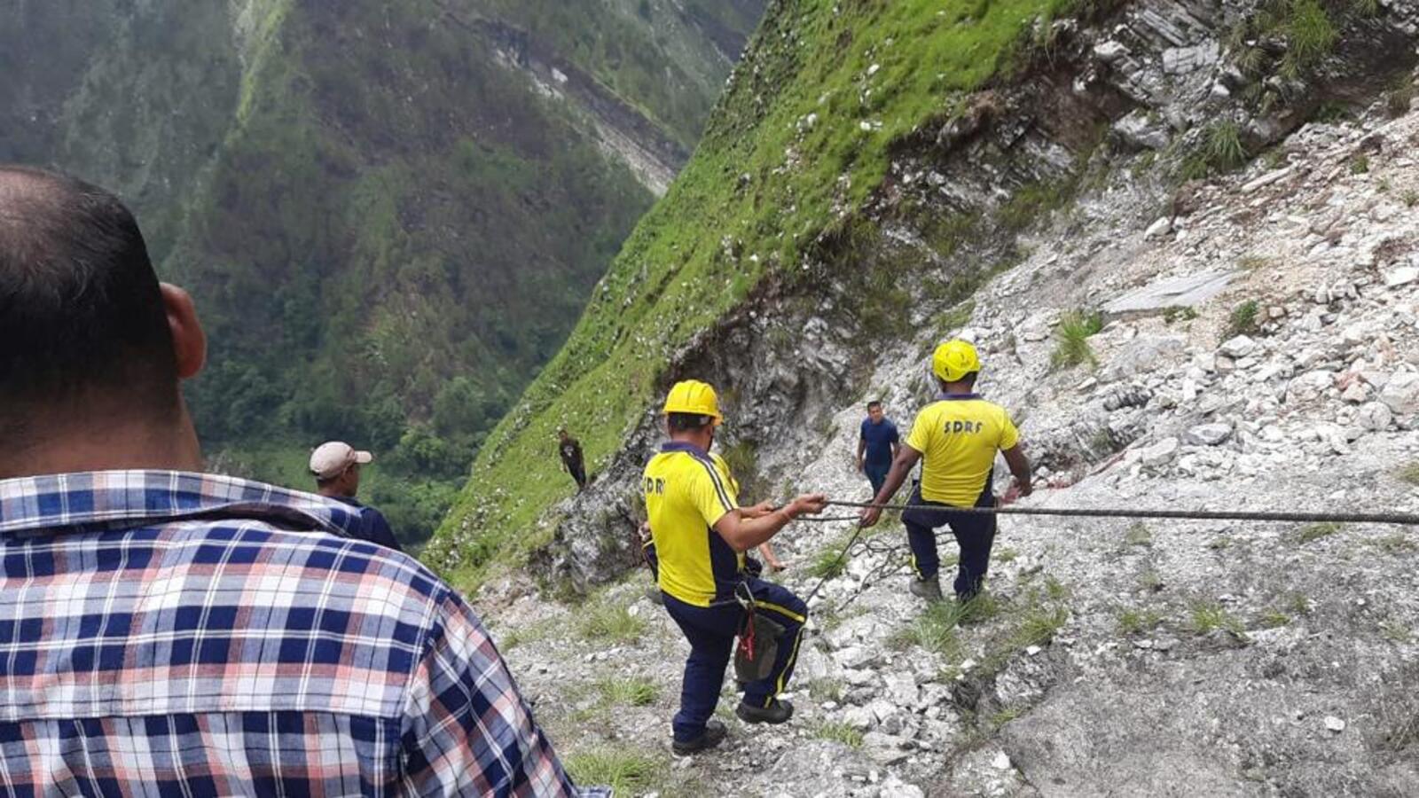 10 killed as car falls into gorge in Uttarakhand: Police - Vimarsana News