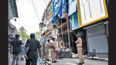 “We have given security to the structure as the residents of the building are still ascertaining the stock of gold and diamonds in their units and giving us a list. Apart from the jewellery makers, the landlord of the building also lived on its fourth floor. They continued to live and carry out their businesses, even after the Brihanmumbai Municipal Corporation (BMC) declared it a dangerous structure,” said a police officer from L T Marg police station. (Anshuman Poyrekar/ HT PHOTO)