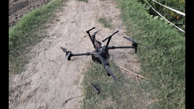Border Security Force (BSF) recovered a Pakistani drone and two kilograms of heroin near the Indo-Pak border in Fazilka district on Thursday morning. (HT Photo) Border Security Force (BSF) recovered a Pakistani drone and two kilograms of heroin near the Indo-Pak border in Fazilka district on Thursday morning. (HT Photo)