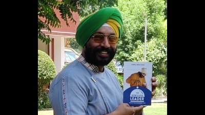 Chef Harpal Singh Sokhi with his latest book, The Biryani Leader (HT Photo)