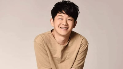 Choi Sung-bong, the once-promising South Korean pop star, has been found dead at the age of 33 in what appears to be a suicide. Choi Sung-bong, the once-promising South Korean pop star, has been found dead at the age of 33 in what appears to be a suicide.