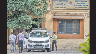 The agency has also come across fixed deposits/investments worth ₹15 crore belonging to the wife of a civic official under the scanner, which were stated to be ‘gifted’ to her by her mother. “The searches resulted in the seizure of cash amounting to ₹68.65 lakh,” said an ED source. “Documents found also revealed fixed deposits/investments of ₹15 crore, jewellery worth ₹2.46 crore, along with mobile phones, laptops and various incriminating records/documents.” (Satish Bate/HT PHOTO) The agency has also come across fixed deposits/investments worth ₹15 crore belonging to the wife of a civic official under the scanner, which were stated to be ‘gifted’ to her by her mother. “The searches resulted in the seizure of cash amounting to ₹68.65 lakh,” said an ED source. “Documents found also revealed fixed deposits/investments of ₹15 crore, jewellery worth ₹2.46 crore, along with mobile phones, laptops and various incriminating records/documents.” (Satish Bate/HT PHOTO)