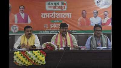 UP BJP general secretary organisation Dharmpal Singh addressing BJP workers in Varanasi. (HT PHOTO) UP BJP general secretary organisation Dharmpal Singh addressing BJP workers in Varanasi. (HT PHOTO)