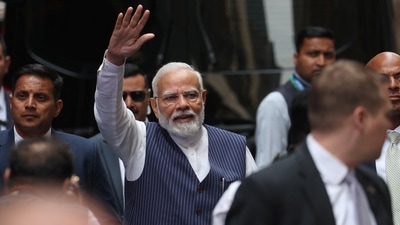 PM Modi in US: Prime minister Narendra Modi waves to supporters as he arrives at the Lotte hotel in New York City. (Reuters)