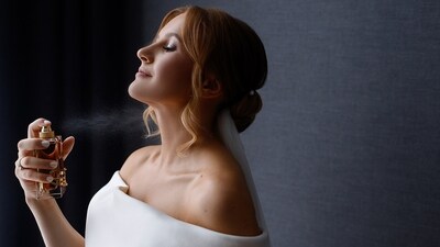 With rising temperatures, finding the right way to wear and apply fragrances becomes crucial to ensure a pleasant and long-lasting scent experience. (Freepik ) With rising temperatures, finding the right way to wear and apply fragrances becomes crucial to ensure a pleasant and long-lasting scent experience. (Freepik )