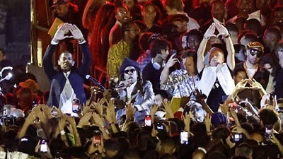 Jay-Z performs during a free show on the Pont Neuf after the Louis Vuitton Menswear Spring-Summer 2024 show as part of the Paris Fashion Week. Unveiling a new chapter in its illustrious history, Louis Vuitton made an indelible mark on Paris Fashion Week’s men’s shows as they premiered the debut collection by musician-turned-designer Pharrell Williams. (AFP) Jay-Z performs during a free show on the Pont Neuf after the Louis Vuitton Menswear Spring-Summer 2024 show as part of the Paris Fashion Week. Unveiling a new chapter in its illustrious history, Louis Vuitton made an indelible mark on Paris Fashion Week’s men’s shows as they premiered the debut collection by musician-turned-designer Pharrell Williams. (AFP)