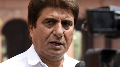 Raj Babbar says he was kicked out of Namak Halaal in the eleventh hour (Sonu Mehta/HT PHOTO) Raj Babbar says he was kicked out of Namak Halaal in the eleventh hour (Sonu Mehta/HT PHOTO)