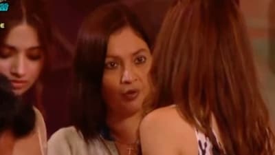 Pooja Bhatt would not let Palak Purswani speak during their 'fight'. Pooja Bhatt would not let Palak Purswani speak during their 'fight'.