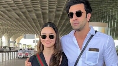 Alia Bhatt and Ranbir Kapoor at airport on Thursday. (Viral Bhayani) Alia Bhatt and Ranbir Kapoor at airport on Thursday. (Viral Bhayani)