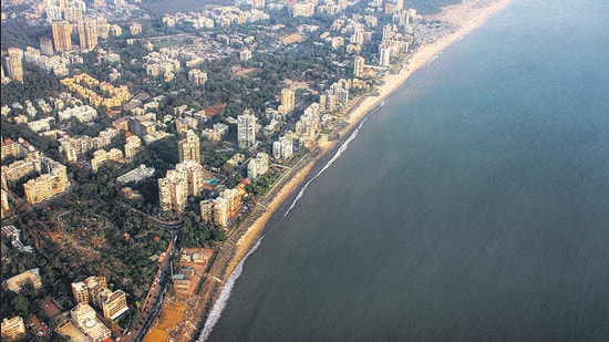 Dhaval Shah, director of Andheri Lokandwala Oshiwara Citizens Association, said, “There are many places to make a lawn and garden. A beach is not an appropriate spot -- it is unheard of. The plan must be immediately revoked and PWD must speak with residents of Versova to understand if they need this at all.” (HT PHOTO)