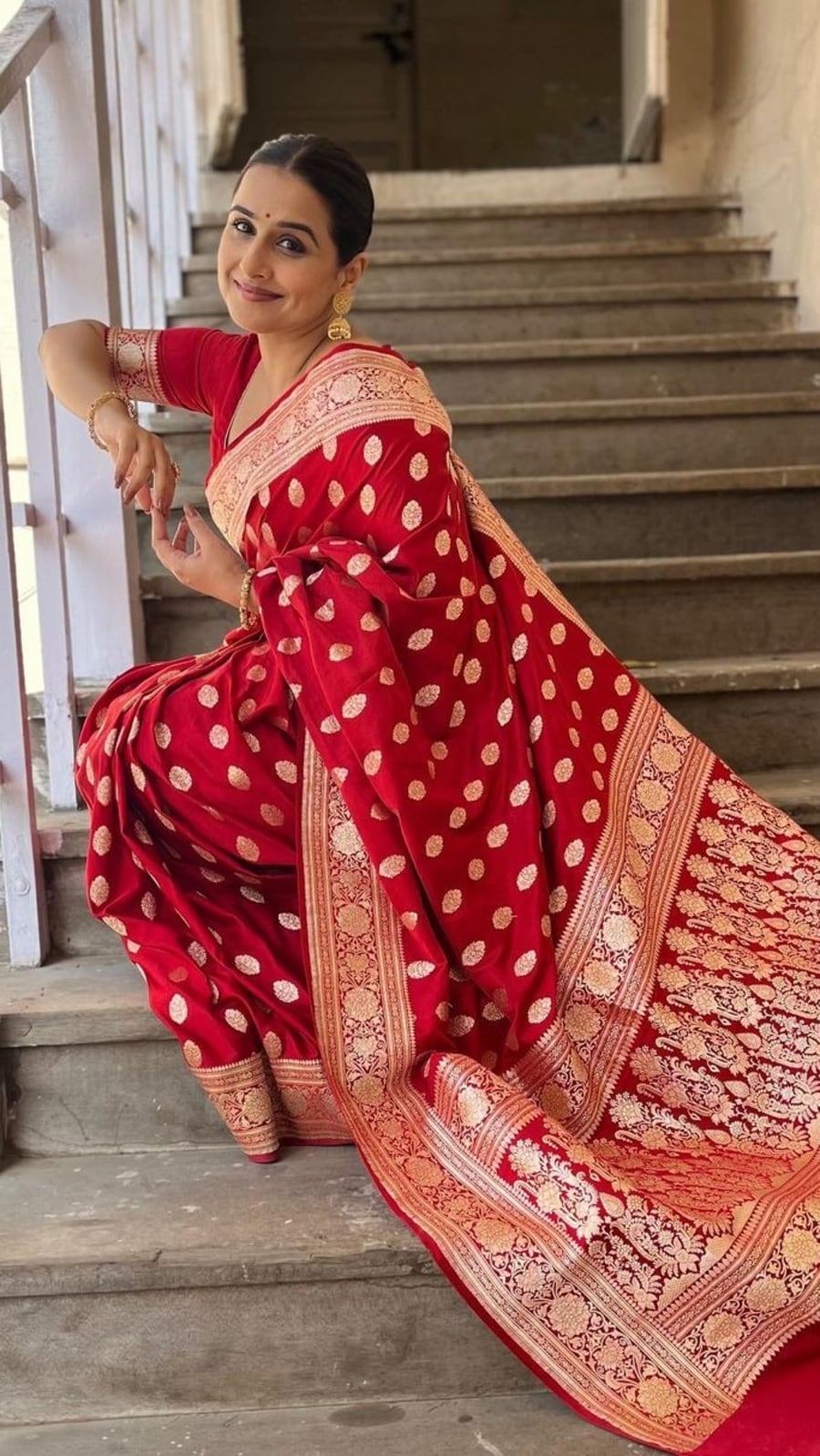 matching saree for red blouse