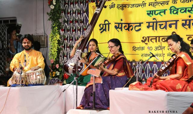 N Rajam (centre) and Sangeeta Shankar (right) (Rakesh Sinha) N Rajam (centre) and Sangeeta Shankar (right) (Rakesh Sinha)