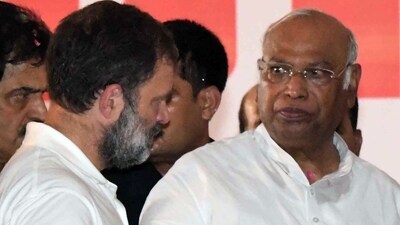 Congress leader Rahul Gandhi and party president Mallikarjun Kharge during a programme to address the party workers ahead of the Opposition leaders' meeting in Patna on Friday. (ANI ) Congress leader Rahul Gandhi and party president Mallikarjun Kharge during a programme to address the party workers ahead of the Opposition leaders' meeting in Patna on Friday. (ANI )